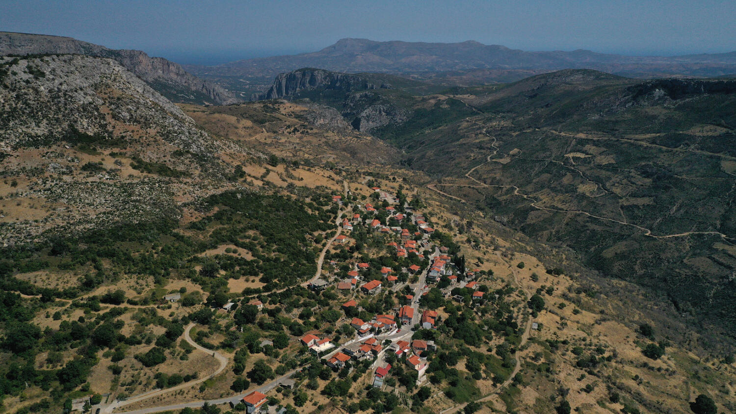 Χωριό Μακρυχώρι. Φωτογραφία: ©Βασίλης Συκάς, για τον Δήμο Κύμης-Αλιβερίου