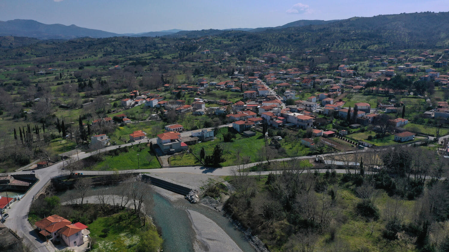 Χωριό Μονόδρυ. Φωτογραφία: ©Βασίλης Συκάς, για τον Δήμο Κύμης-Αλιβερίου