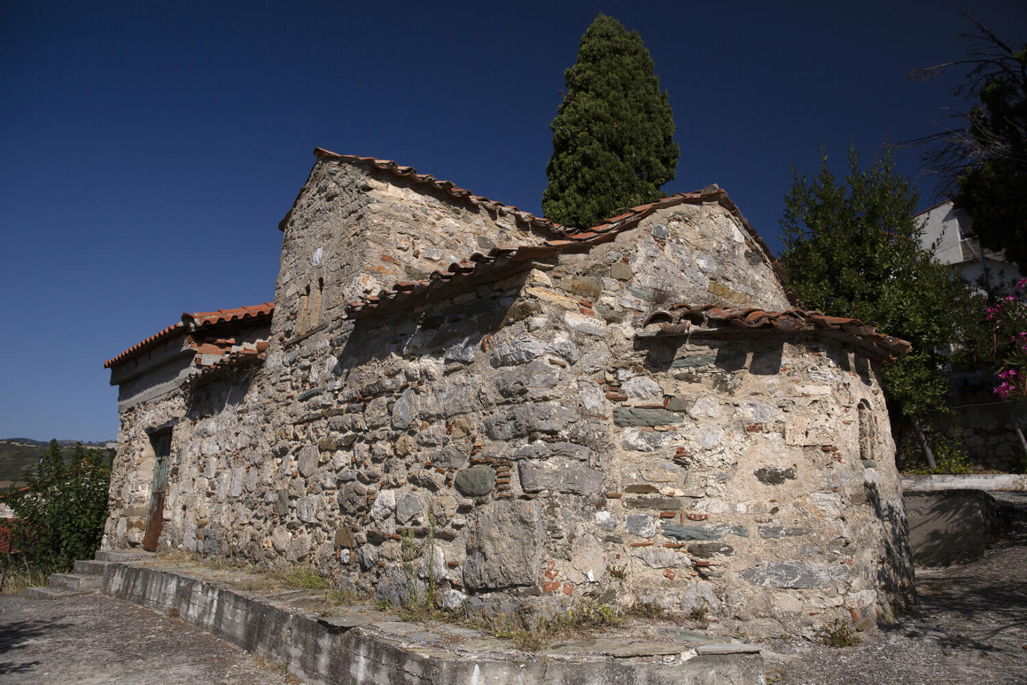 Εκκλησία Άγιος Δημήτριος, χωριό Μακρυχώρι. Φωτογραφία: ©Βασίλης Συκάς, για τον Δήμο Κύμης-Αλιβερίου