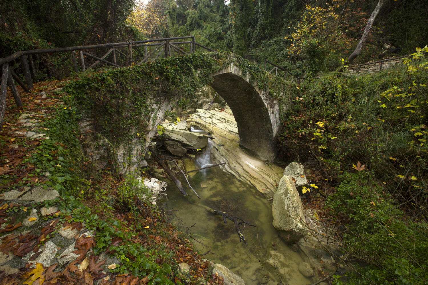 Γεφύρι του Σάντα ή Πυργιώτικο. Φωτογραφία: ©Βασίλης Συκάς, για τον Δήμο Κύμης-Αλιβερίου