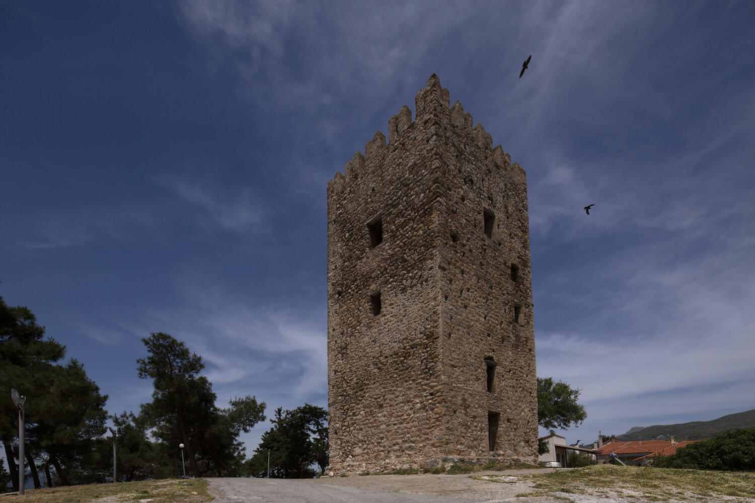 Ενετικός Πύργος Αυλωναρίου. Φωτογραφία: ©Βασίλης Συκάς, για τον Δήμο Κύμης-Αλιβερίου
