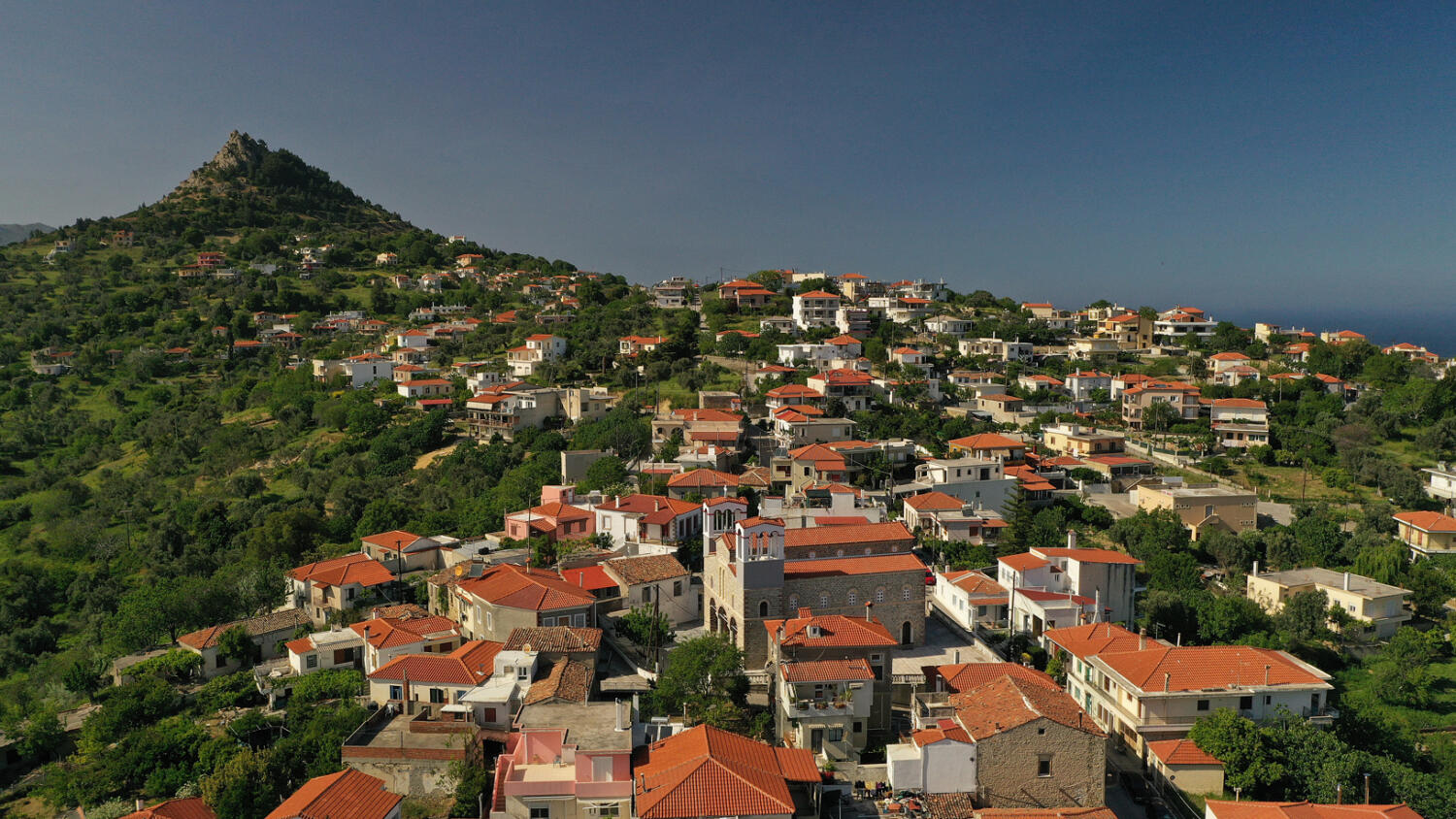 Χωριό Οξύλιθος. Φωτογραφία: ©Βασίλης Συκάς, για τον Δήμο Κύμης-Αλιβερίου