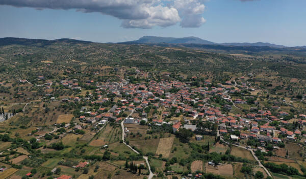 Χωριό Άγιος Λουκάς. Φωτογραφία: ©Βασίλης Συκάς, για τον Δήμο Κύμης-Αλιβερίου