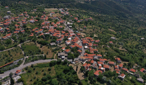Χωριό Καλιμεριάνοι. Φωτογραφία: ©Βασίλης Συκάς, για τον Δήμο Κύμης-Αλιβερίου