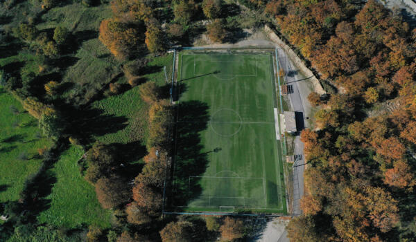 Ποδοσφαιρικό γήπεδο, χωριό Μονόδρυ. Φωτογραφία: ©Βασίλης Συκάς, για τον Δήμο Κύμης-Αλιβερίου