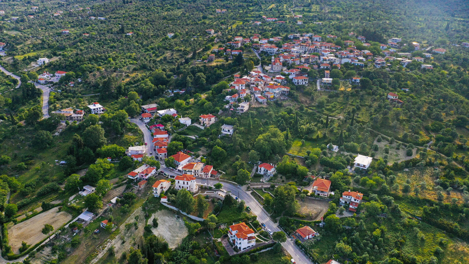 Χωριό Ταξιάρχες. Φωτογραφία: ©Βασίλης Συκάς, για τον Δήμο Κύμης-Αλιβερίου