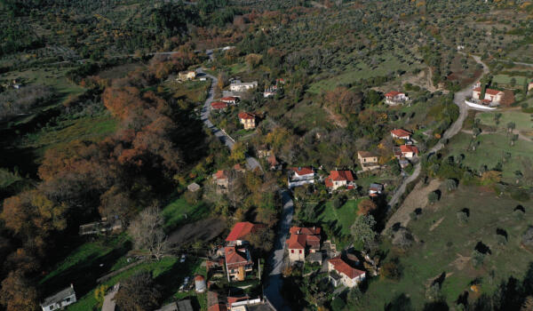 Οικισμός Μεντούλης. Φωτογραφία: ©Βασίλης Συκάς, για τον Δήμο Κύμης-Αλιβερίου