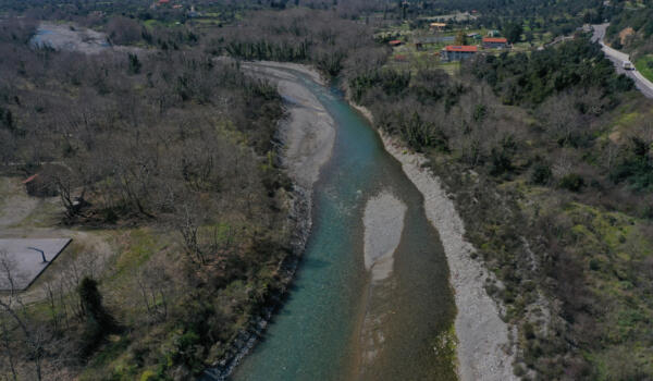 Ποταμός Μανικιάτης ή Νέδωνας, χωριό Μονόδρυ. Φωτογραφία: ©Βασίλης Συκάς, για τον Δήμο Κύμης-Αλιβερίου