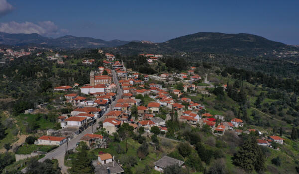 Χωριό Διρρεύματα. Φωτογραφία: ©Βασίλης Συκάς, για τον Δήμο Κύμης-Αλιβερίου