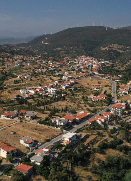 Χωριό Ζάρακες. Φωτογραφία: ©Βασίλης Συκάς, για τον Δήμο Κύμης-Αλιβερίου