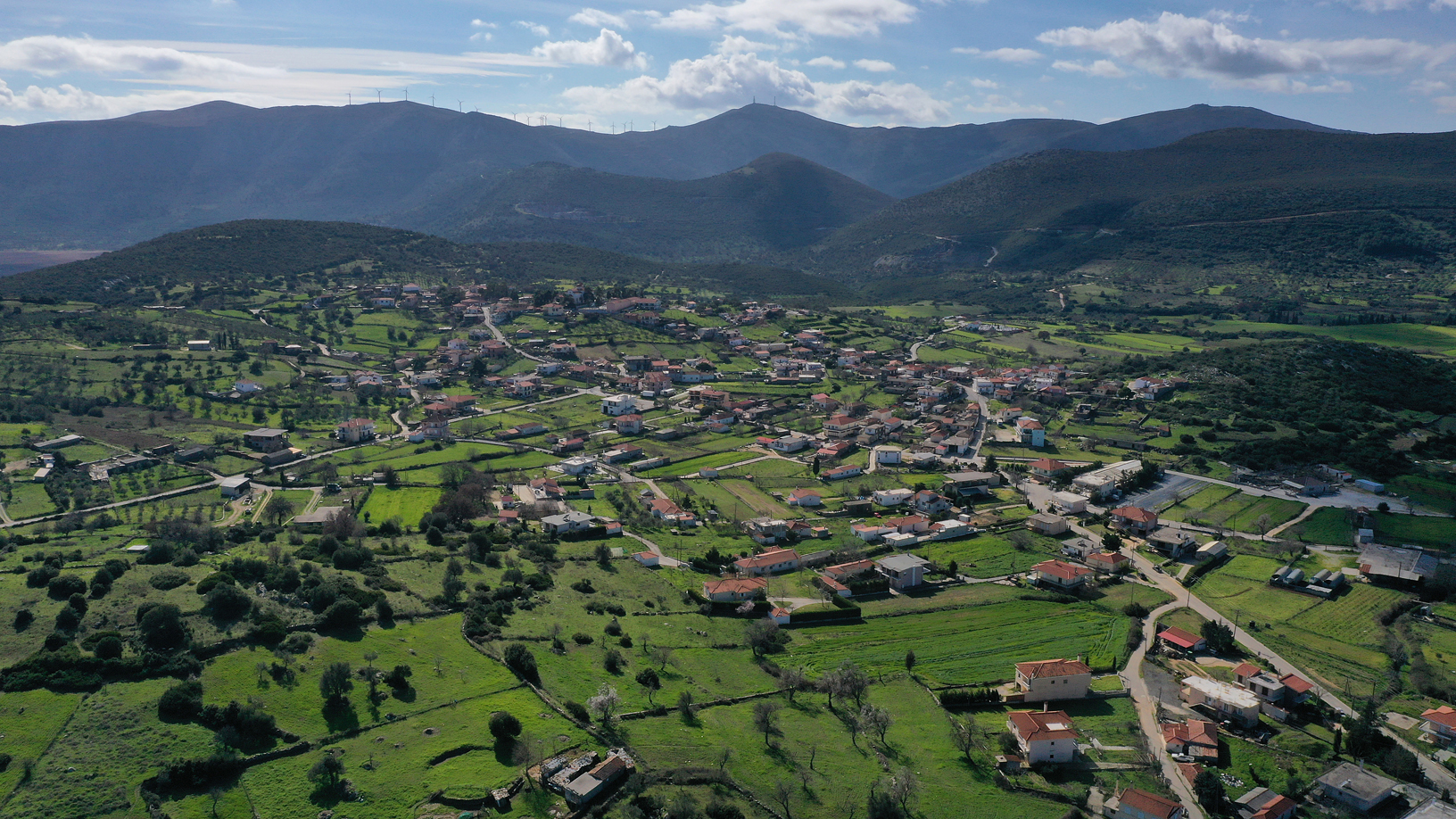 Χωριό Δύστος. Φωτογραφία: ©Βασίλης Συκάς, για τον Δήμο Κύμης-Αλιβερίου