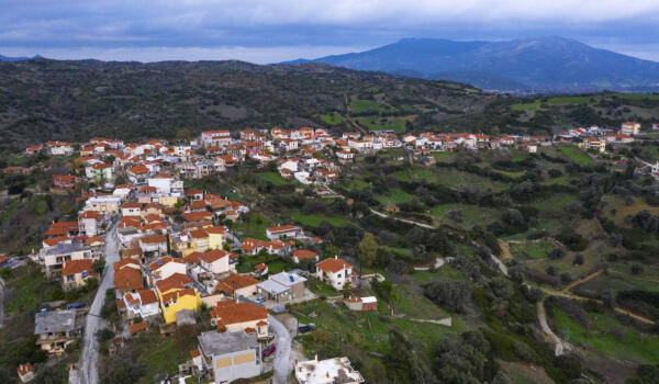 Χωριό Γαβαλάς. Φωτογραφία: ©Βασίλης Συκάς, για τον Δήμο Κύμης-Αλιβερίου