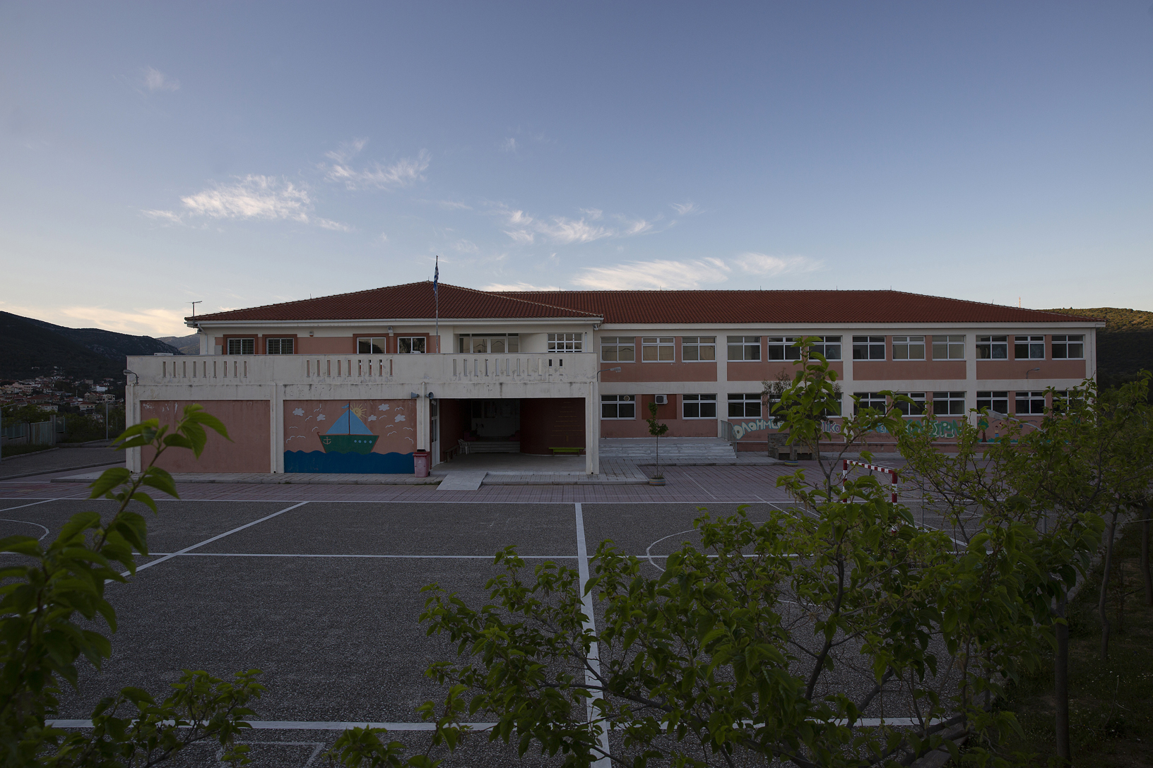 Κονίστρες, Δημοτικό Σχολείο. Φωτογραφία: ©Βασίλης Συκάς, για τον Δήμο Κύμης-Αλιβερίου
