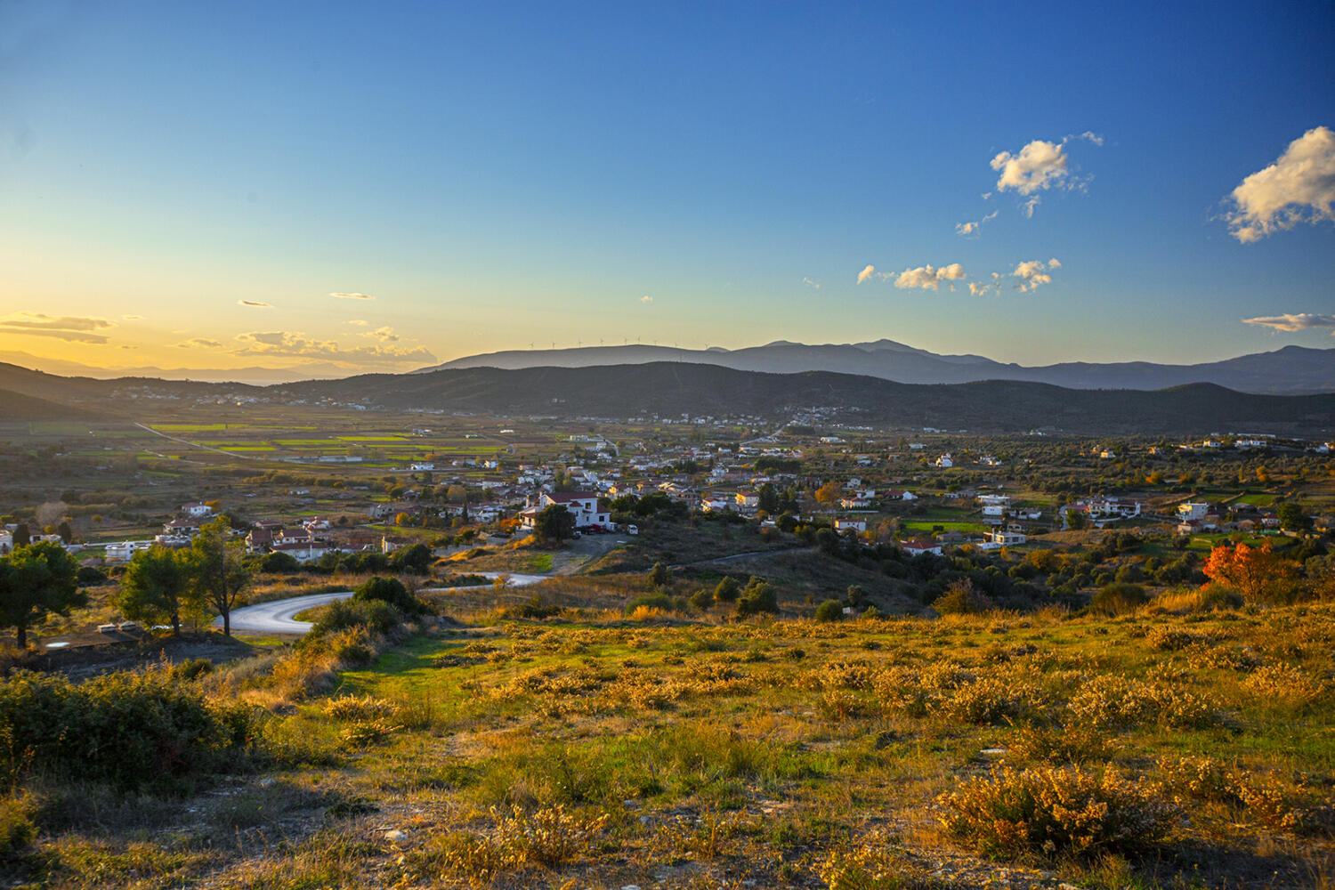Χωριό Κριεζά. Φωτογραφία: ©Βασίλης Συκάς, για τον Δήμο Κύμης-Αλιβερίου
