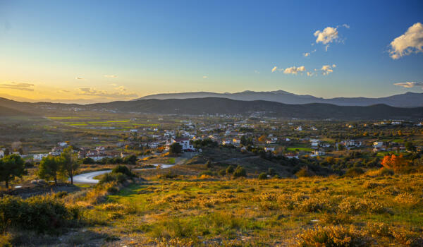 Χωριό Κριεζά. Φωτογραφία: ©Βασίλης Συκάς, για τον Δήμο Κύμης-Αλιβερίου