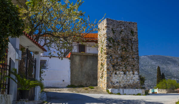 Μεσαιωνικός πύργος, χωριό Κοίλι. Φωτογραφία: Αρχείο Δήμου Κύμης - Αλιβερίου