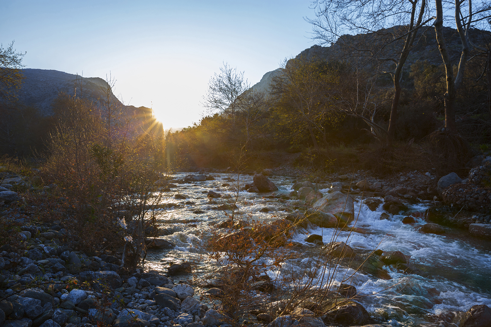 Ρέμα Μανικιάτης, χωριό Βρύση. Φωτογραφία: ©Βασίλης Συκάς, για τον Δήμο Κύμης-Αλιβερίου