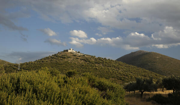 Ριζόκαστρο στο χωριό Μηλάκι. Φωτογραφία: ©Βασίλης Συκάς, για τον Δήμο Κύμης-Αλιβερίου