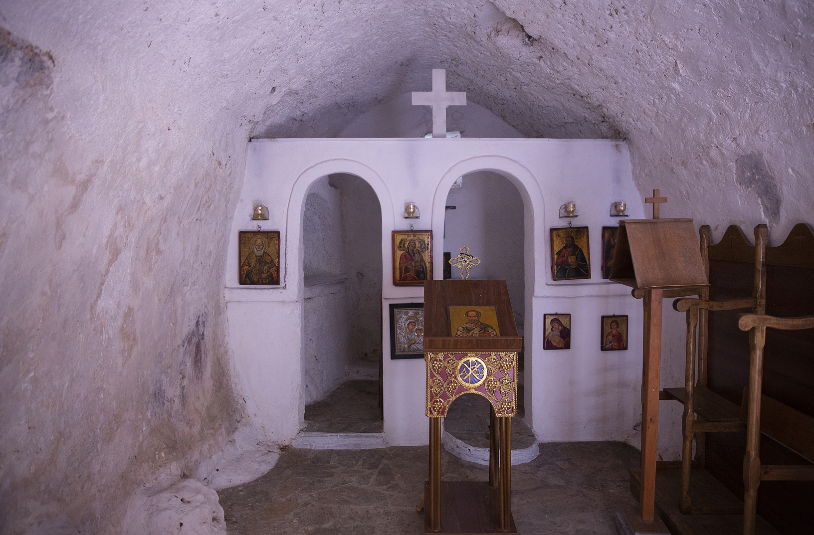 Εκκλησία Αγίου Νικολάου, χωριό Παλαιά Θαρούνια. Φωτογραφία: ©Βασίλης Συκάς, για τον Δήμο Κύμης-Αλιβερίου