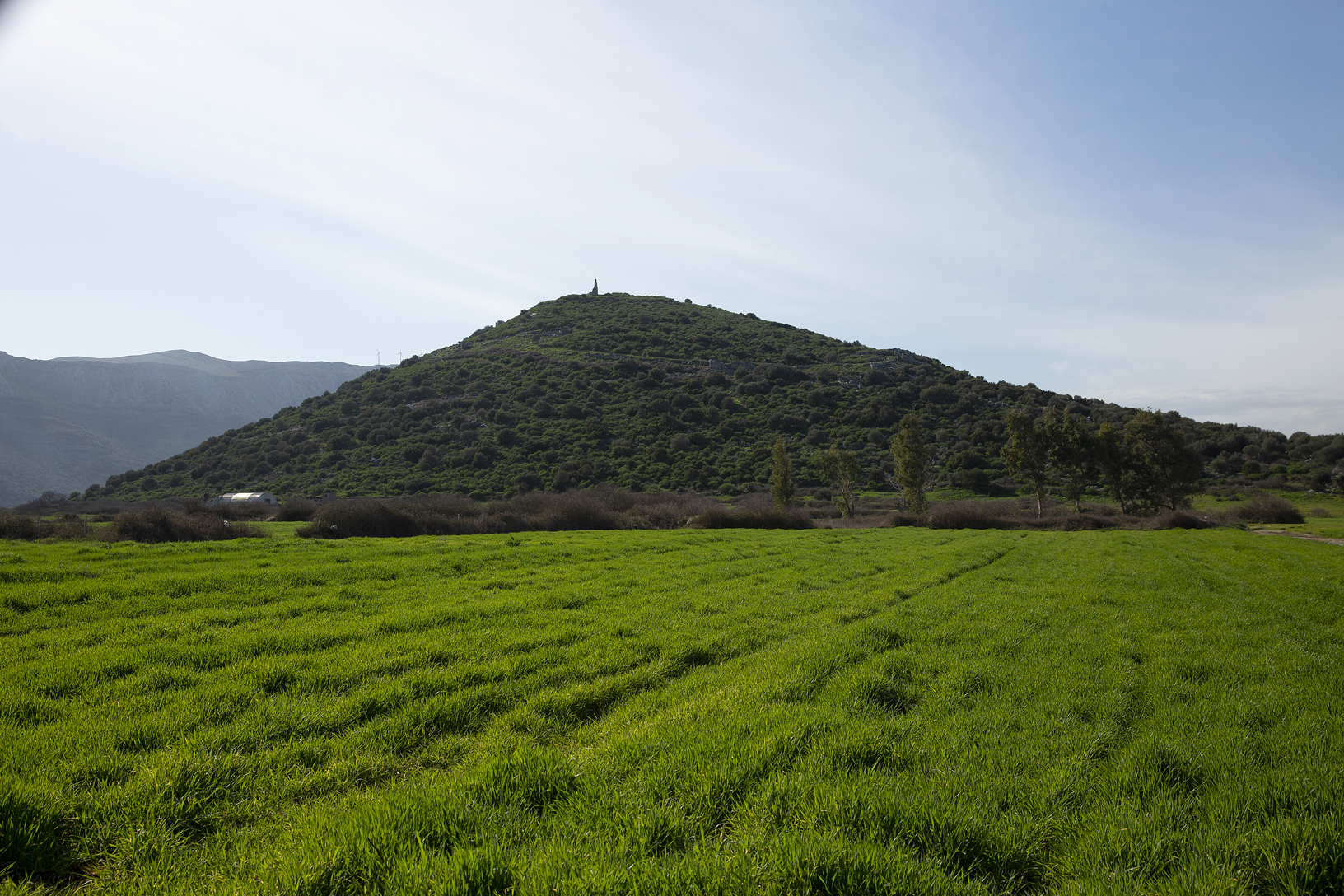 Ακρόπολη Δύστου, χωριό Δύστος. Φωτογραφία: ©Βασίλης Συκάς, για τον Δήμο Κύμης-Αλιβερίου