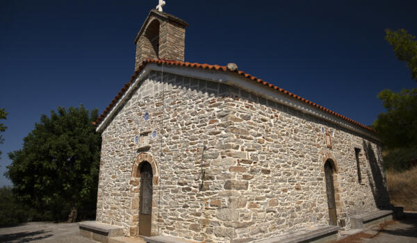 Εκκλησία Γενέθλιο Ιωάννη Προδρόμου, χωριό Παλαιό Ζαπάντι. Φωτογραφία: ©Βασίλης Συκάς, για τον Δήμο Κύμης-Αλιβερίου