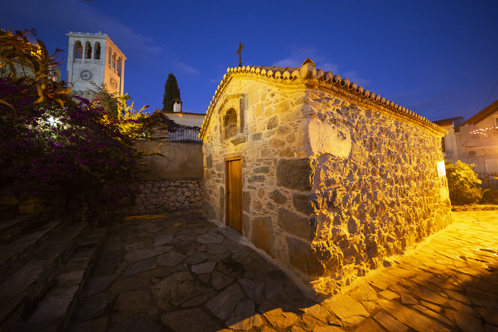 Εκκλησία Άγιος Νικόλαος, Αλιβέρι. Φωτογραφία: ©Βασίλης Συκάς, για τον Δήμο Κύμης-Αλιβερίου