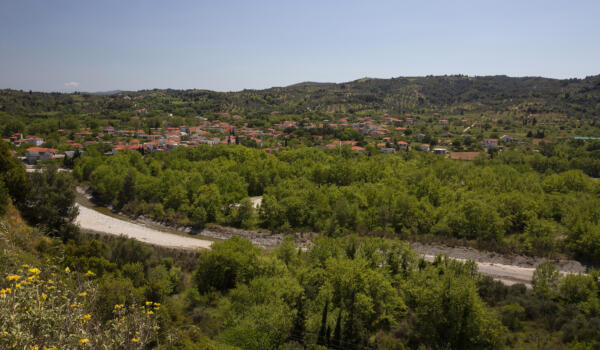 Χωριό Μονόδρυ. Φωτογραφία: ©Βασίλης Συκάς, για τον Δήμο Κύμης-Αλιβερίου