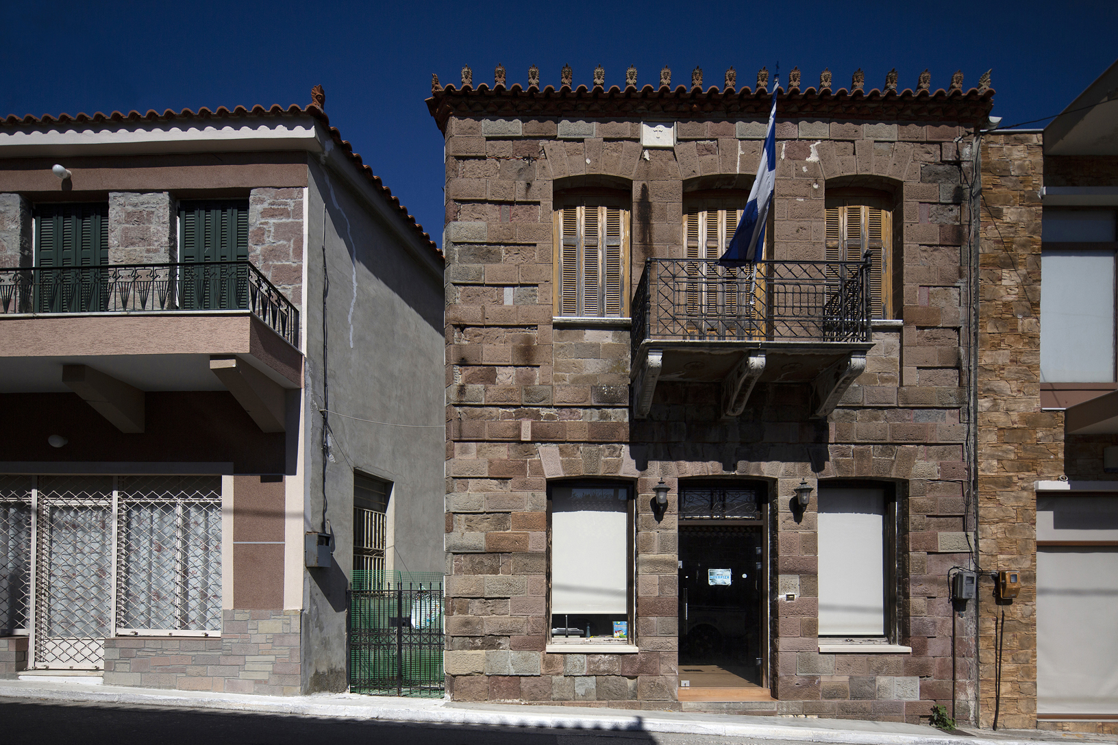 Πέτρινη οικία, οδός Λιαροπούλου, χωριό Κονίστρες. Φωτογραφία: ©Βασίλης Συκάς, για τον Δήμο Κύμης-Αλιβερίου
