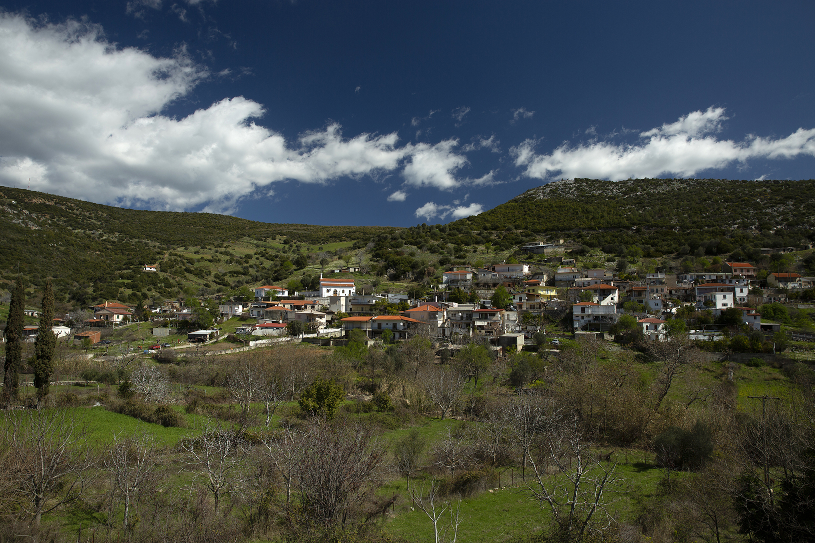 Χωριό Παραμερίτες. Φωτογραφία: ©Βασίλης Συκάς, για τον Δήμο Κύμης-Αλιβερίου