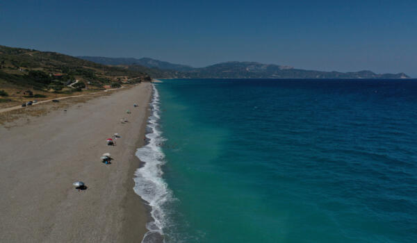 Παραλία Άγιος Μερκούριος, χωριό Οκτωνιά. Φωτογραφία: ©Βασίλης Συκάς, για τον Δήμο Κύμης-Αλιβερίου