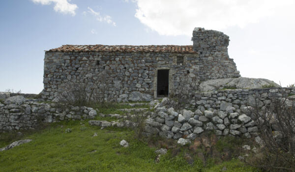 Ναός Παναγίας στο Κάστρο Ποτήρι, χωριό Αυλωνάρι. Φωτογραφία: ©Βασίλης Συκάς, για τον Δήμο Κύμης-Αλιβερίου
