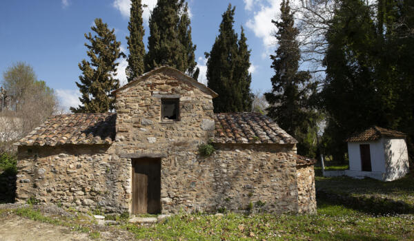 Βυζαντινός Ναΐσκος Αγίας Θέκλας στο ομώνυμο χωριό. Φωτογραφία: ©Βασίλης Συκάς, για τον Δήμο Κύμης-Αλιβερίου