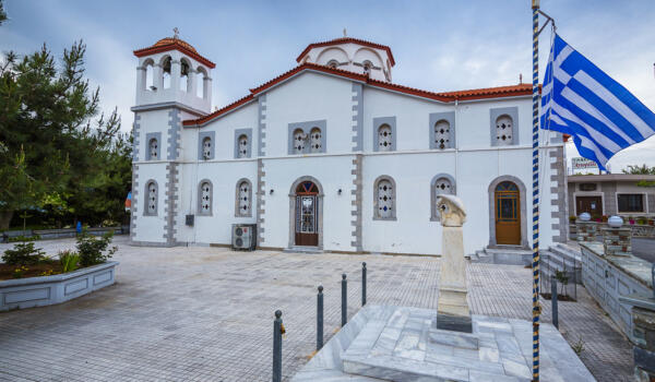 Εκκλησία Άγιος Νικόλαος συνοικία Αλώνια, χωριό Οκτωνιά. Φωτογραφία: ©Βασίλης Συκάς, για τον Δήμο Κύμης-Αλιβερίου
