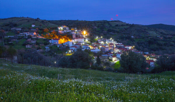 Χωριό Αχλαδερή. Φωτογραφία: ©Βασίλης Συκάς, για τον Δήμο Κύμης-Αλιβερίου