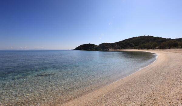 Παραλία Στόμιο Πετριών. Φωτογραφία: ©Βασίλης Συκάς, για τον Δήμο Κύμης-Αλιβερίου